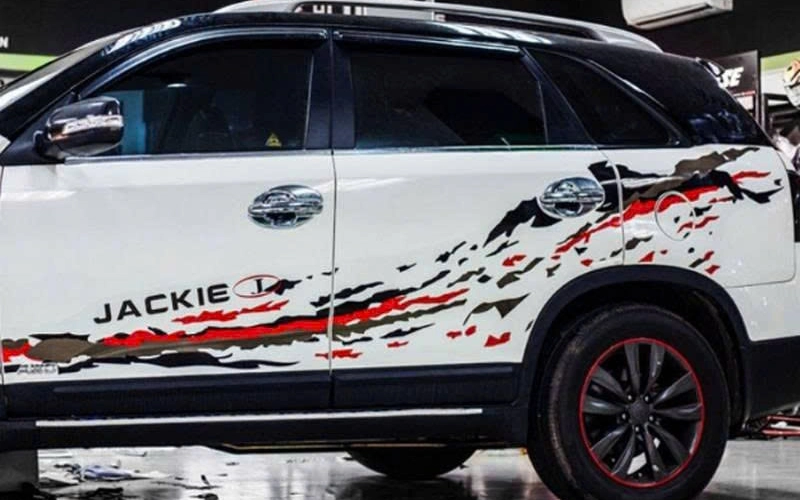 Lợi ích khi dán decal cho xe Limo Green