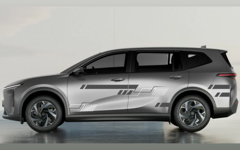 Dán decal cho xe Limo Green theo yêu cầu giúp thể hiện phong cách cá nhân, gu thẩm mỹ của chủ xe