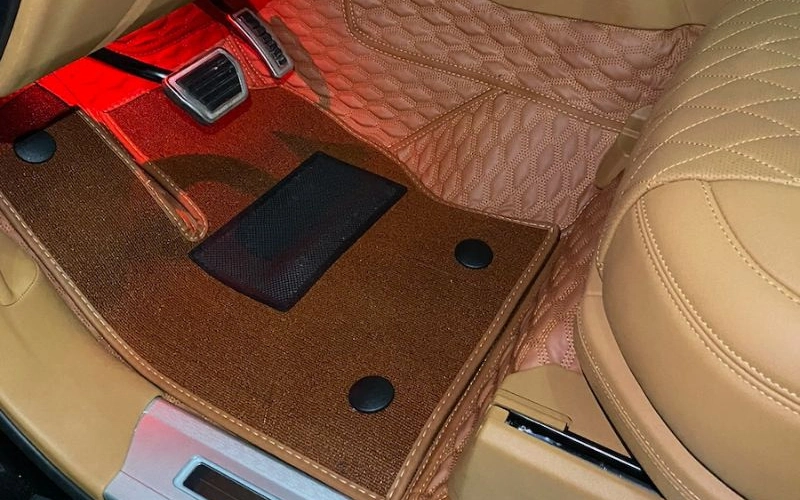Thảm lót sàn 360 Limo Green được thiết kế với lớp đế cao su chống trượt, bám chặt vào bề mặt sàn xe