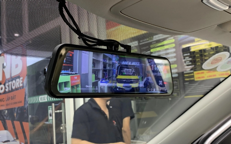 Camera gương điện tử AI ADAS UTOUR C3M là lựa chọn cao cấp hơn cho các chủ xe vừa ghi hình trước sau vừa hỗ trợ lái xe an toàn