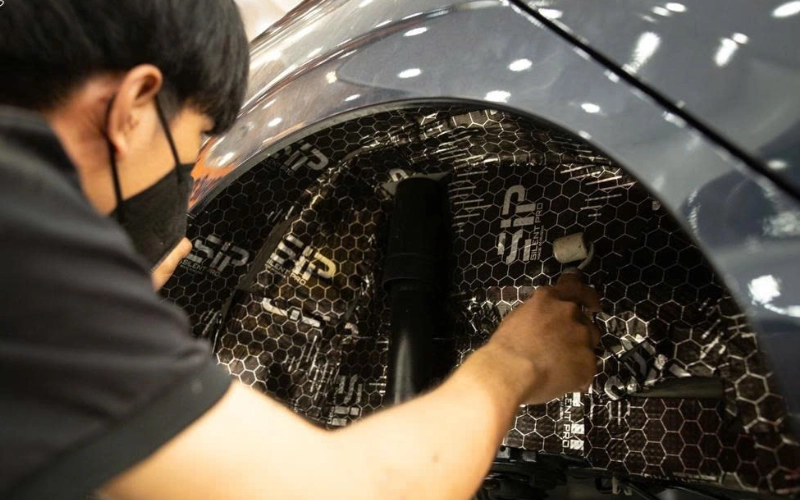 Tư vấn gói dán cách âm, chống ồn Vinfast Limo Green cao cấp 8 Gói dán hốc bánh xe Limo Green giảm đáng kể tiếng đá dăm, sỏi cát văng lên khi di chuyển