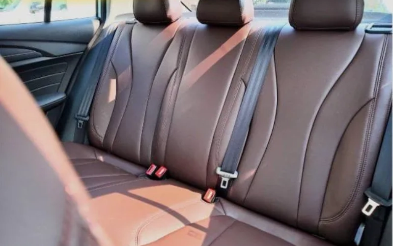 Bọc ghế da công nghiệp cho VinFast Limo Green là phương pháp thay thế hoặc bọc lại lớp áo ghế nguyên bản của xe bằng chất liệu da PU