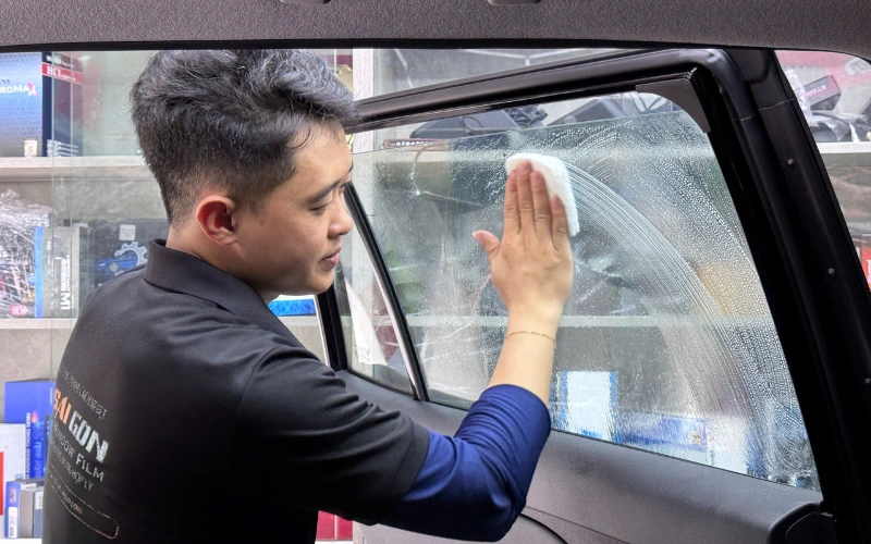 Dán phim cách nhiệt 3M chính hãng cho VinFast Limo Green giúp xe chống nóng hiệu quả mang lại nhiều lợi ích thiết thực cho người lái và hành khách