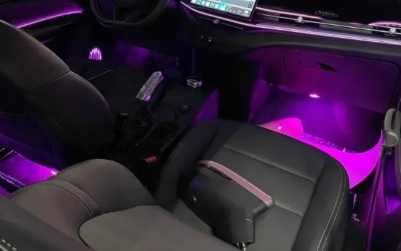 Độ đèn LED gầm ghế Limo Green mang lại nhiều lợi ích thực tế vừa nâng tầm thẩm mỹ vừa cải thiện trải nghiệm sử dụng hằng ngày