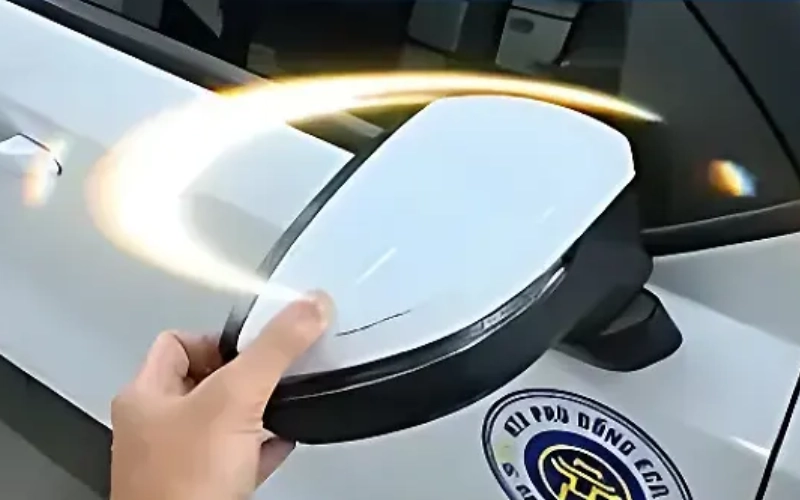 Độ gập gương điện Vinfast Limo Green tự động giúp thao tác gập/mở gương dễ dàng, nâng tầm tiện nghi và an toàn cho xe