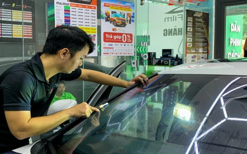 Những lưu ý khi dán phim cách nhiệt để đảm bảo an toàn và không ảnh hưởng đến đăng kiểm