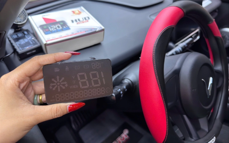 Những tính năng nổi bật của HUD kính lái Limo Green MCD91