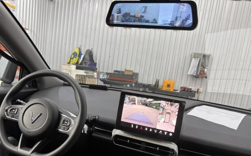 Camera 360 xe Vinfast Limo Green này mang đến khả năng quan sát toàn cảnh, loại bỏ điểm mù, hỗ trợ đỗ xe chính xác và ghi hình hành trình liên tục