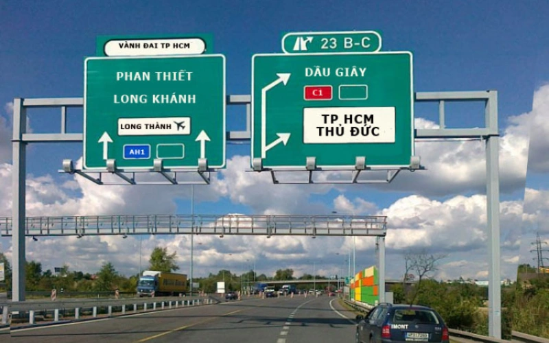 Biển báo trên đường cao tốc