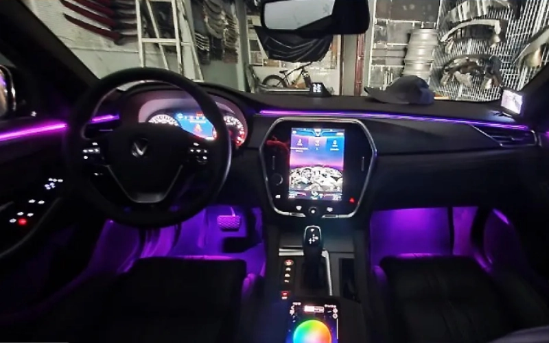 Độ LED nội thất cho xe Limo Green giúp chủ xe thể hiện cá tính riêng