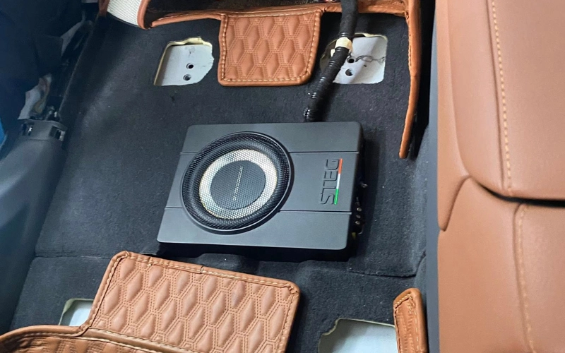 Chủ xe Limo Green độ loa sẽ không gặp khó khăn khi đăng kiểm nếu lắp đặt loa không cắt khoét nội thất zin, đi điện đúng chuẩn đảm bảo không ảnh hưởng hệ thống an toàn của xe