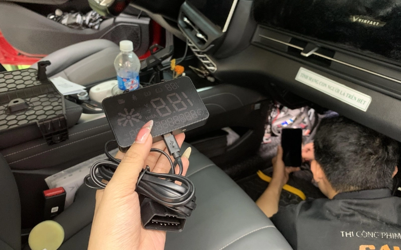 Các chủ xe Limo Green nên lắp HUD thường xuyên di chuyển đường dài hoặc muốn theo dõi tốc độ, quãng đường và dung lượng pin liên tục