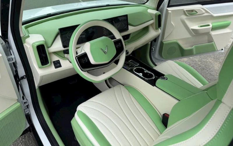 Sơn đổi màu nội thất cho VinFast Limo Green làm mới không gian bên trong, thể hiện cá tính riêng và tăng giá trị thẩm mỹ cho xe