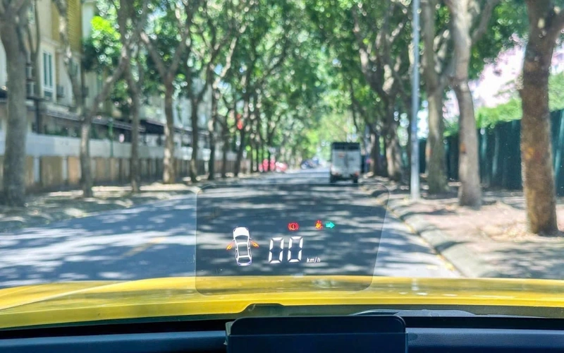 Lỗi HUD kính lái tự động tắt nguồn sau khi vừa khởi động