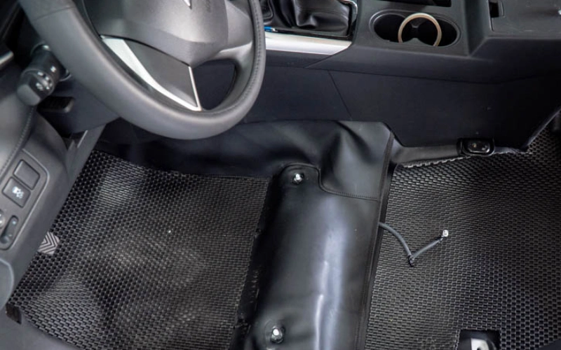 Top 4 loại thảm lót sàn xe VinFast Limo Green đáng mua 3 Thảm lót sàn Simili cho Limo Green được làm từ chất liệu simili (giả da tổng hợp)