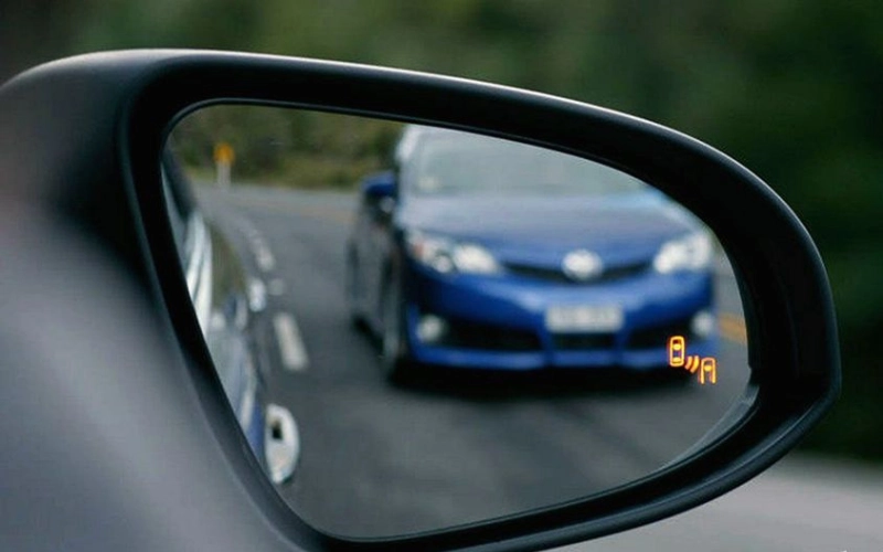 Lắp cảm biến điểm mù được thực hiện đúng kỹ thuật, không can thiệp vào hệ thống dây điện gốc hoặc ECU thì xe VinFast Limo Green vẫn được bảo hành bình thường