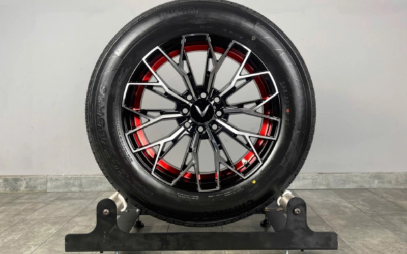 Xe điện Vinfast Limo Green nên độ mâm hay ốp mâm? 1 Độ mâm VinFast Limo Green là quá trình thay đổi kích thước, kiểu dáng hoặc chất liệu của mâm xe nguyên bản bằng một loại mâm mới