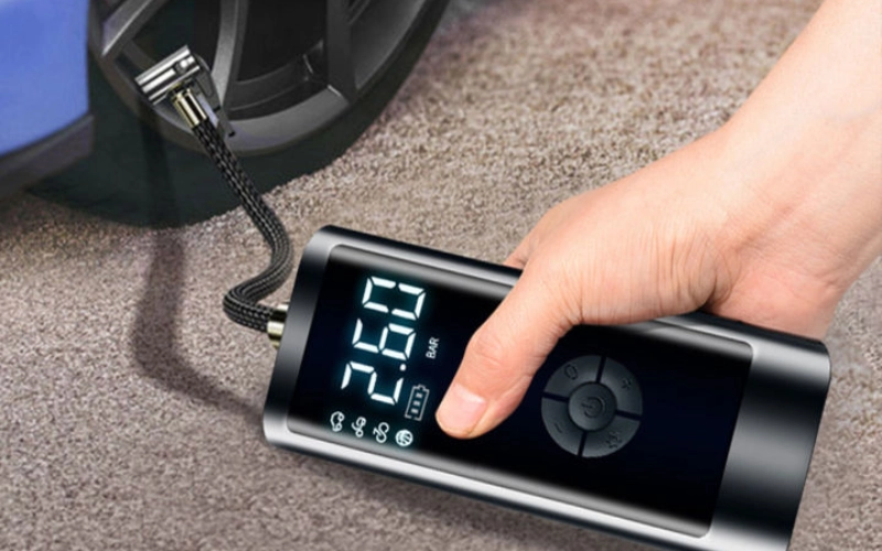 Bơm lốp mini Limo Green không dây cầm tay cao cấp 9 Bơm lốp mini VinFast Limo Green giúp các chủ xe chủ động xử lý nhanh tình huống lốp non hơi mọi lúc, mọi nơi