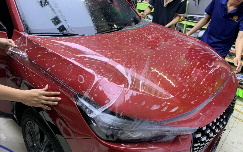 Dán PPF Helioz giúp bảo vệ sơn xe chống trầy xước, va quẹt nhẹ trong quá trình sử dụng