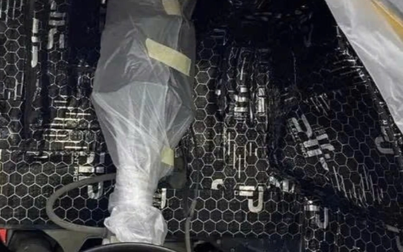 Dán cách âm & chống ồn vùng gầm cho Limo Green