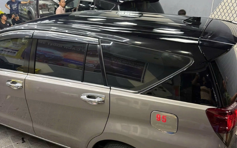 Dán nóc đen cho xe Vinfast Limo Green sẽ bị phạt nếu dán hơn 50% diện tích về mặt sơn làm thay đổi màu sắc chủ đạo của xe so với thông tin ghi trong giấy đăng ký