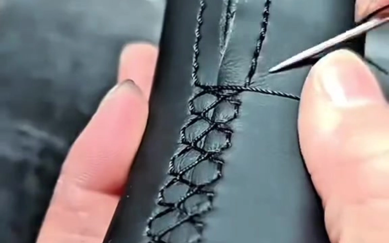 Quy trình khâu vô lăng xe Limo Green chuyên nghiệp