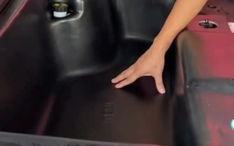 Dạng cốp trước Limo Green chỉ bổ sung thêm không gian chứa đồ, không tác động đến kết cấu khung gầm và không gây cản trở các chi tiết trong khoang máy