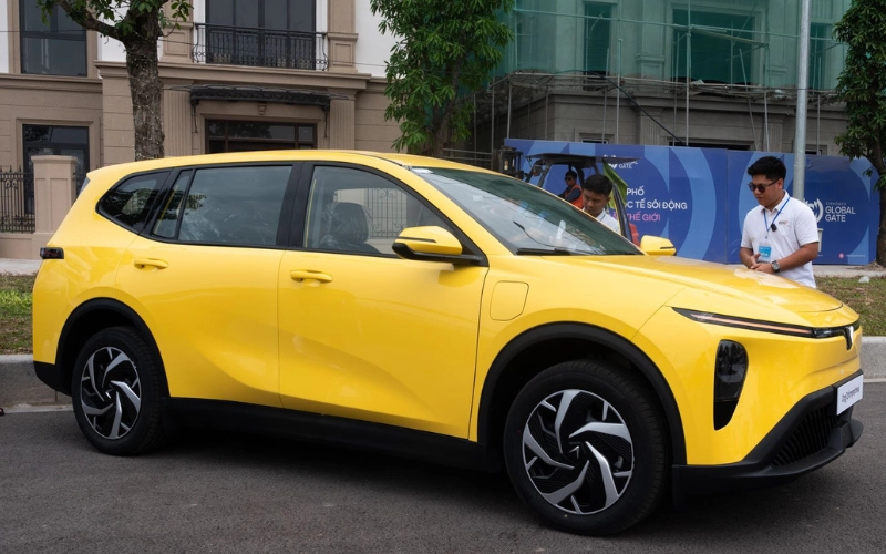 Gương chiếu hậu của Vinfast Limo Green mở cơ nên lắp gập gương được nhiều chủ xe lựa chọn nâng cấp ngay sau khi vừa tậu xe