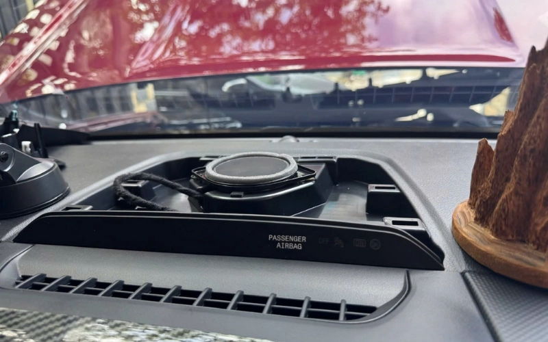 Loa trung tâm Limo Green nâng tầm chất lượng âm thanh 11 Việc lắp loa trung tâm cho xe VinFast Limo Green không ảnh hưởng đến đăng kiểm nếu được thực hiện đúng kỹ thuật và không can thiệp vào kết cấu hoặc hệ thống an toàn của xe