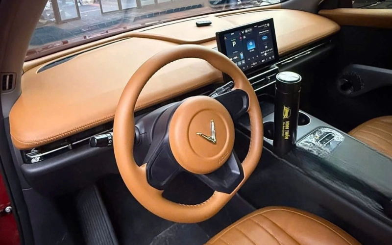 Phụ kiện nội thất tăng tiện nghi và trải nghiệm khi lái xe Vinfast Limo Green
