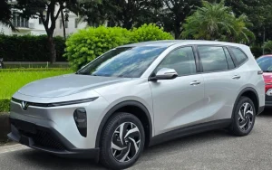 VinFast Limo Green chỉ được trang bị phụ kiện ở mức cơ bản vừa đủ để vận hành