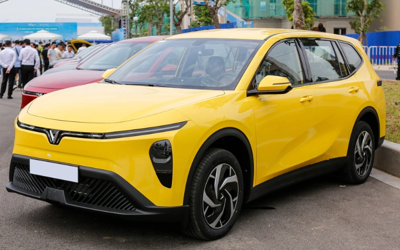 Thay mâm xe Vinfast Limo Green có cần thay lốp không? 1 Mẫu xe VinFast Limo Green được trang bị la-zăng 18 inch theo thiết kế gốc từ nhà sản xuất