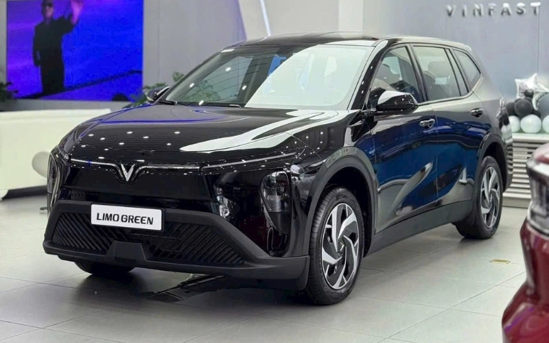 “Giá lăn bánh” Limo Green ở đây được hiểu là tổng số tiền chủ xe phải thanh toán để xe được đăng ký, biển số và lưu hành hợp pháp