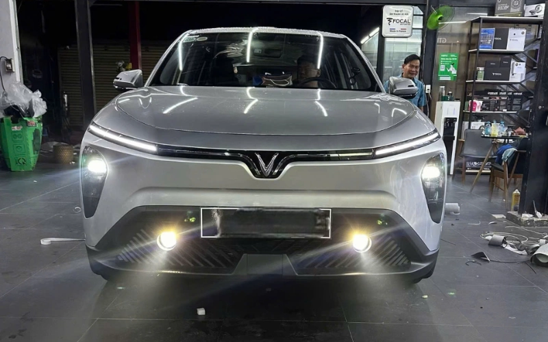 Tư vấn đầu xe Limo Green cần thiết nên nâng cấp gì? 22 Nâng cấp hệ thống chiếu sáng Vinfast Limo Green là hạng mục nâng cấp đầu xe nên quan tâm hàng đầu