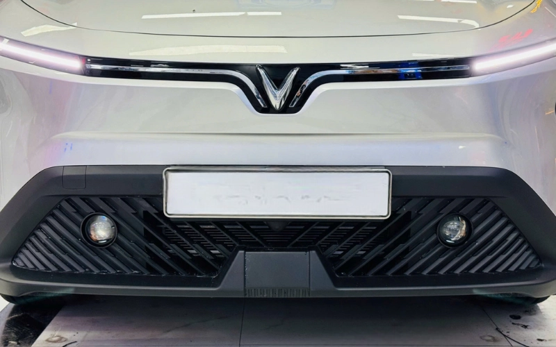 Tư vấn đầu xe Limo Green cần thiết nên nâng cấp gì? 23 Lắp thêm đèn bi gầm cho xe Vinfast Limo Green hỗ trợ chiếu sáng tầm gần, an toàn trong điều kiện thiếu sáng