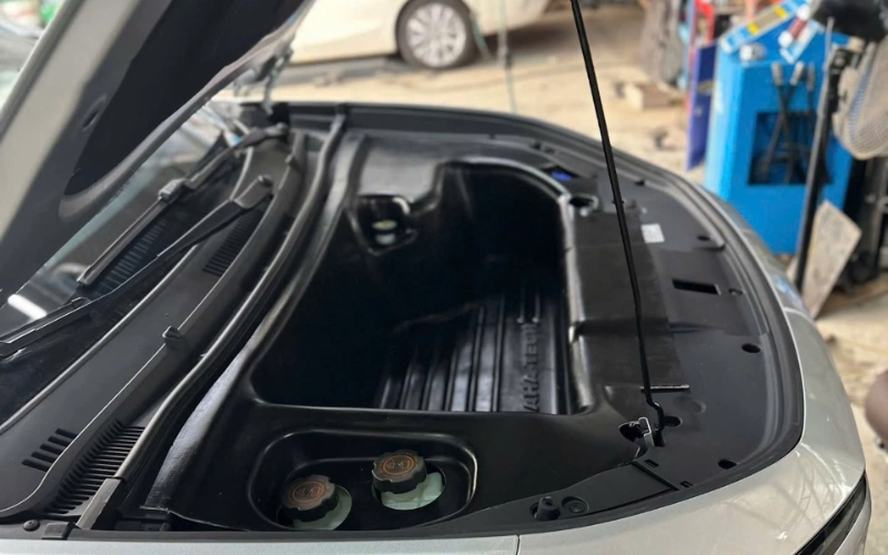 Tư vấn đầu xe Limo Green cần thiết nên nâng cấp gì? 24 Lắp thêm cốp trước Vinfast Limo Green là giải pháp hợp lý giúp mở rộng không gian chứa đồ mà không làm ảnh hưởng đến hiệu suất vận hành