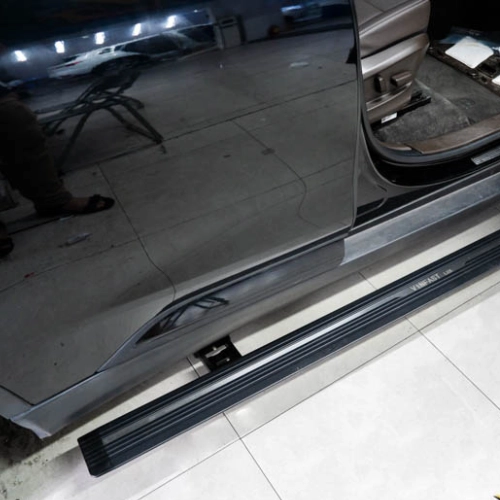 Bệ bước chân điện cho xe Vinfast Limo Green đóng mở tự động 5
