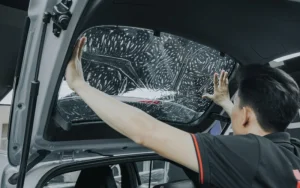 Phim cách nhiệt giúp giảm nhiệt độ trong khoang xe Vinfast Limo Green chống tia UV và tiết kiệm điện năng cho hệ thống điều hòa