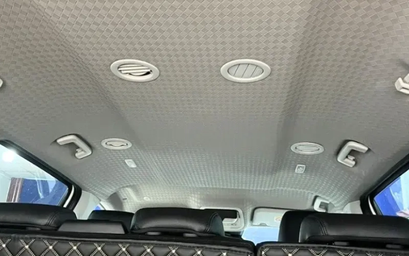 Bọc trần da giúp tăng tính thẩm mỹ và chống bám bụi cho xe trần xe Vinfast Limo Green