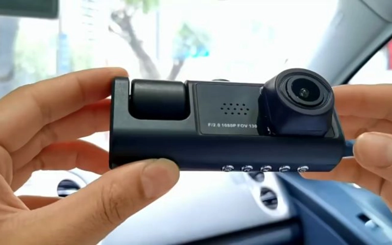 Camera hành trình 3 mắt là lựa chọn đáng tin cậy cho những chủ xe Vinfast Limo Green muốn ghi lại toàn cảnh quá trình di chuyển
