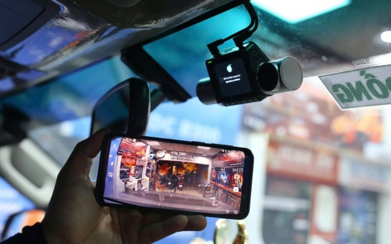 Xe Vinfast Limo Green lắp camera hành trình 3 mắt ghi hình toàn cảnh trong ngoài