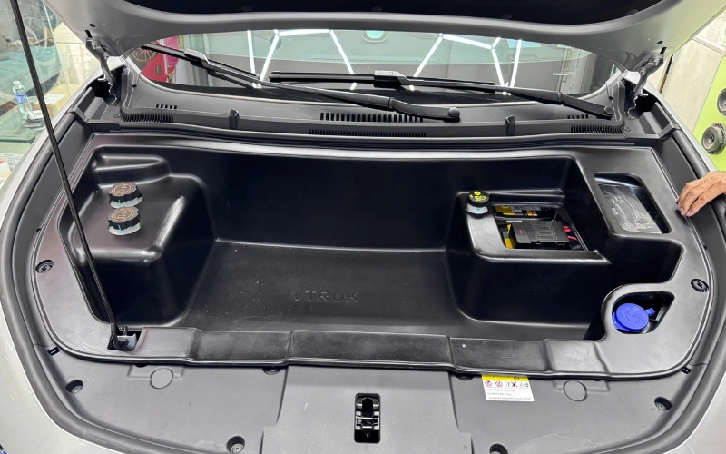 Xe VinFast Limo Green sau khi lắp cốp trước VTRUK