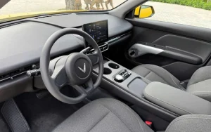 Việc nâng cấp nội thất cho VinFast Limo Green giúp không gian xe trở nên sang trọng, tiện nghi và phù hợp hơn với nhu cầu sử dụng