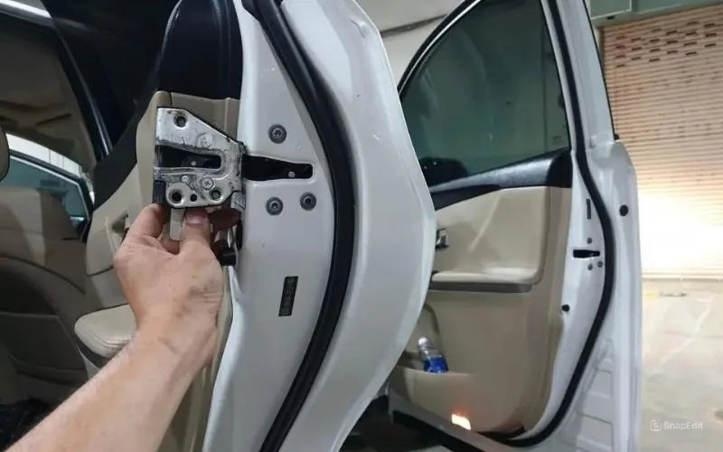 Trang bị thêm cửa hít Limo Green có đăng kiểm được không? 4 Cửa Limo Green phải được giữ nguyên cơ chế khóa nguyên bản 100%