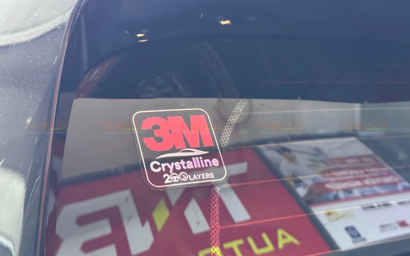 Các tip đơn giản nhận biết phim 3M chính hãng chính xác 3 Quan sát logo, bề mặt và cấu trúc lớp phim cách nhiệt 3M