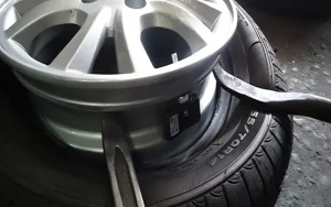 Cảm biến áp suất lốp van trong được lắp bên trong bánh xe, thay thế van zin