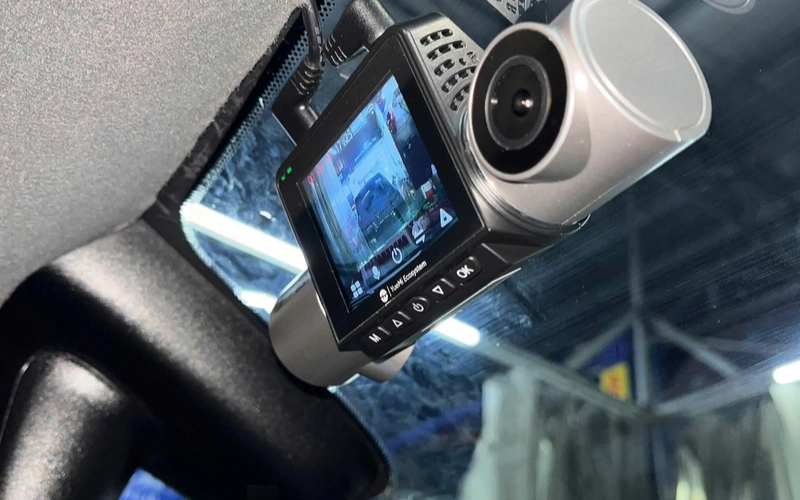 Lắp camera hành trình 3 mắt cho VinFast Limo Green giúp nâng cao mức độ an toàn, hỗ trợ quản lý xe hiệu quả hơn