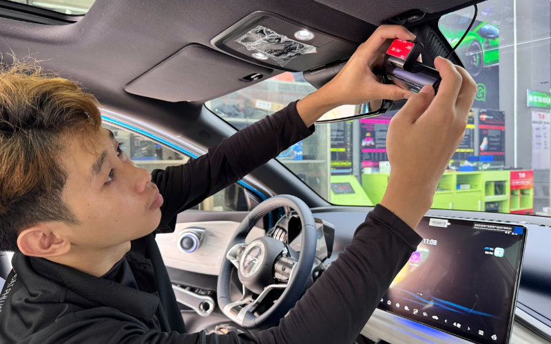 Camera hành trình VIETMAP TS-5K ghi hình 2 kênh sắc nét 12 Quy trình lắp đặt camera hành trình VIETMAP TS-5K chuẩn kỹ thuật