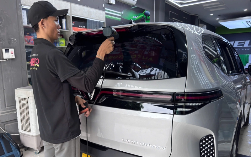 Mức giá dán phim cách nhiệt 3M BLK Vinfast Limo Green chính hãng tại TP.HCM 