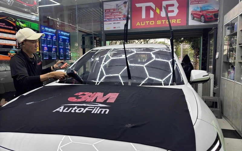 Gói độ Limo Green cao cấp phù hợp cho những chủ xe mong muốn nâng tầm trải nghiệm lái xe và bảo vệ xe một cách toàn diện hơn